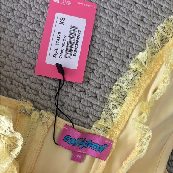 Edikted Sunny Lace corset top - Picture 2 of 3